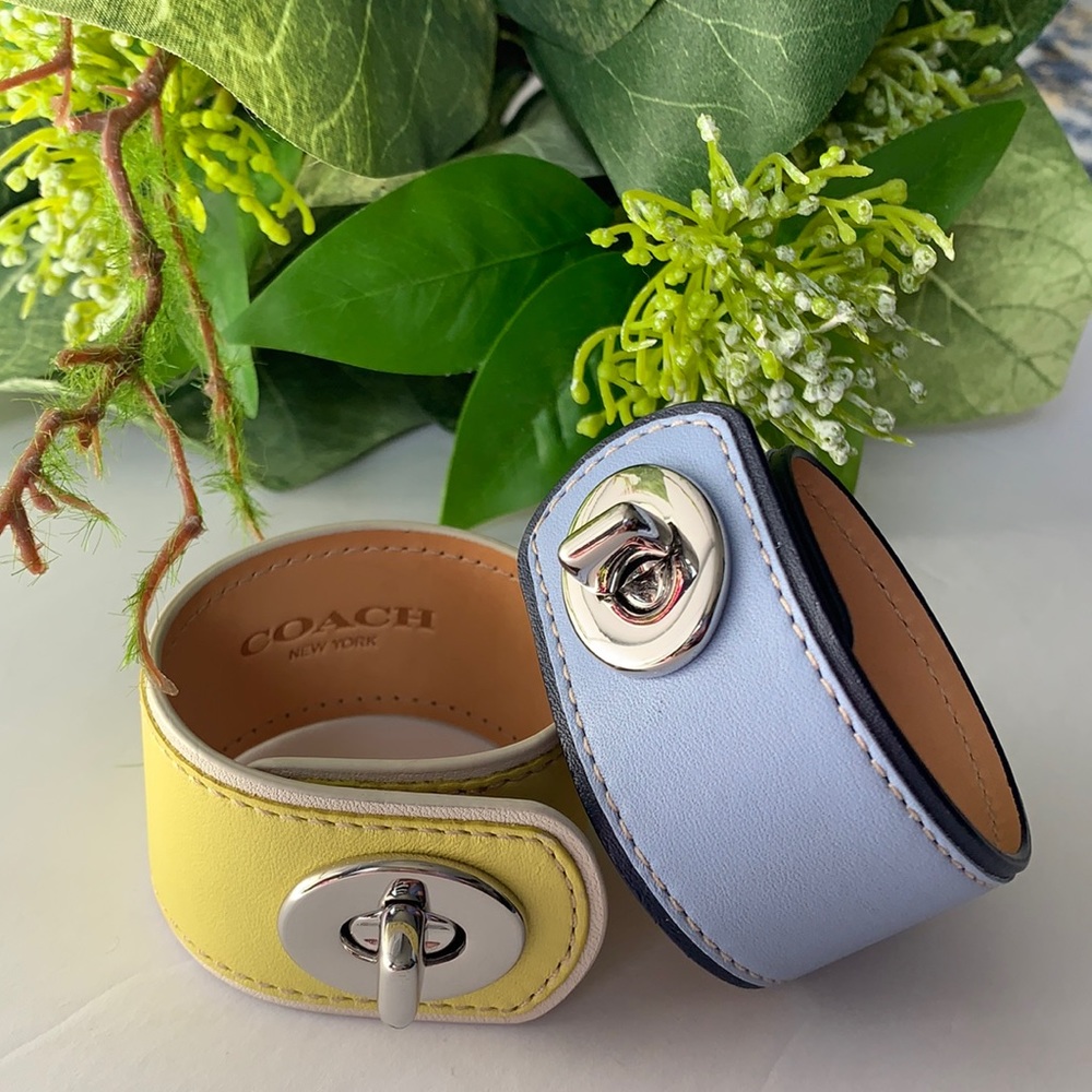 ❤️❤️❤️Coach blue leather bracelet ❤️❤️❤️